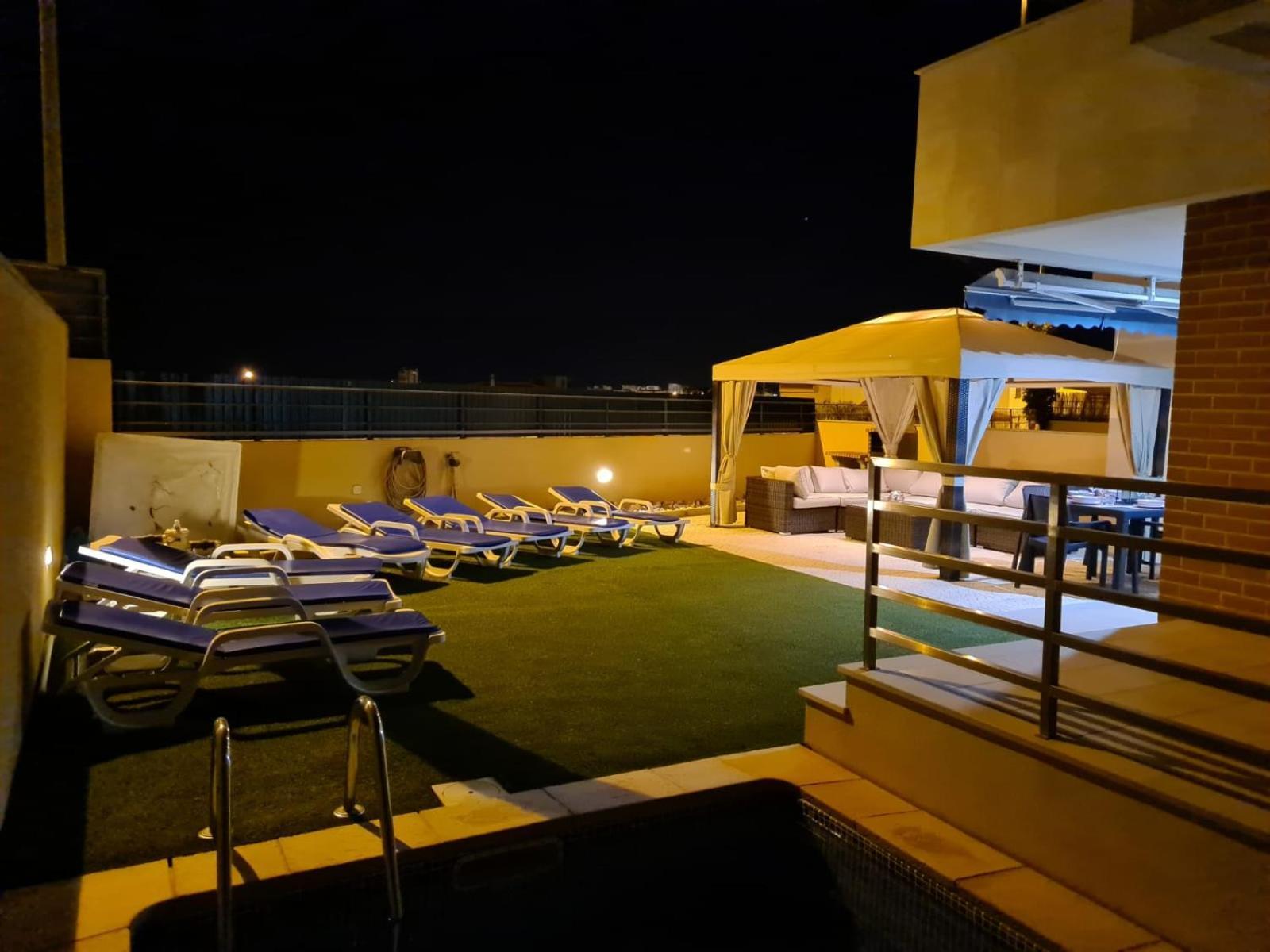 Stunning Villa With Pool البوفيرا الغرفة الصورة